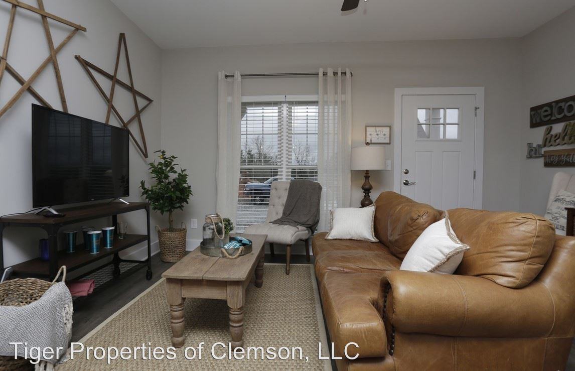 101 White Ln - Photo 3 of 25