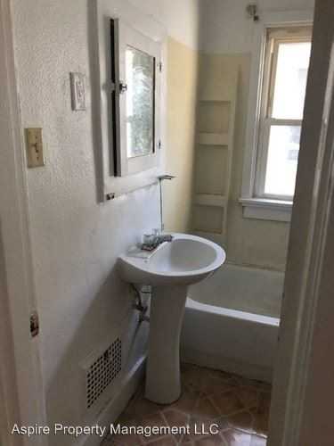 1242 S Broadway St - Photo 3 of 5