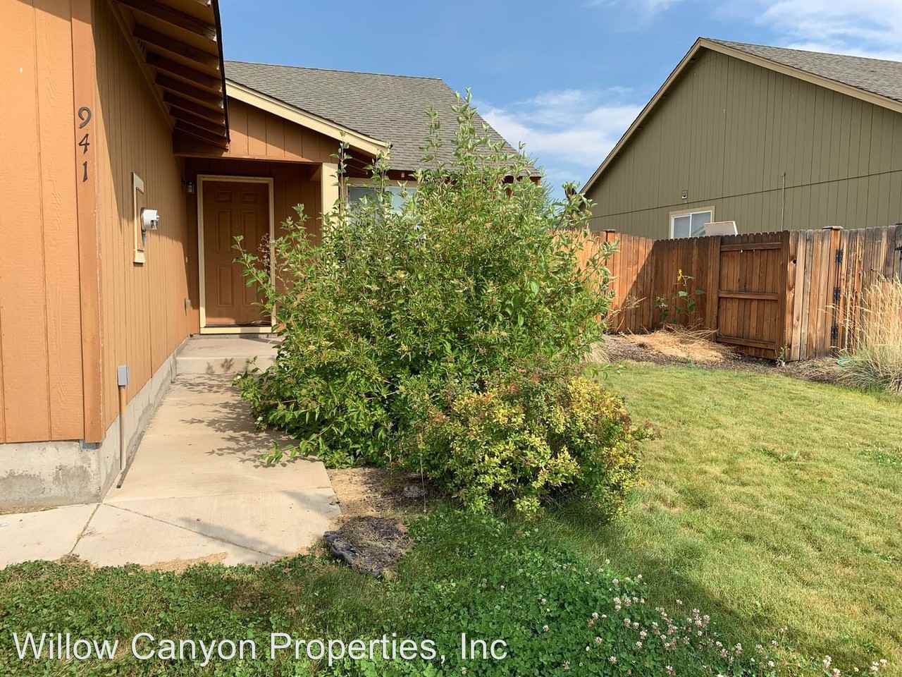 941 Se Kierra Place - Photo 2 of 2