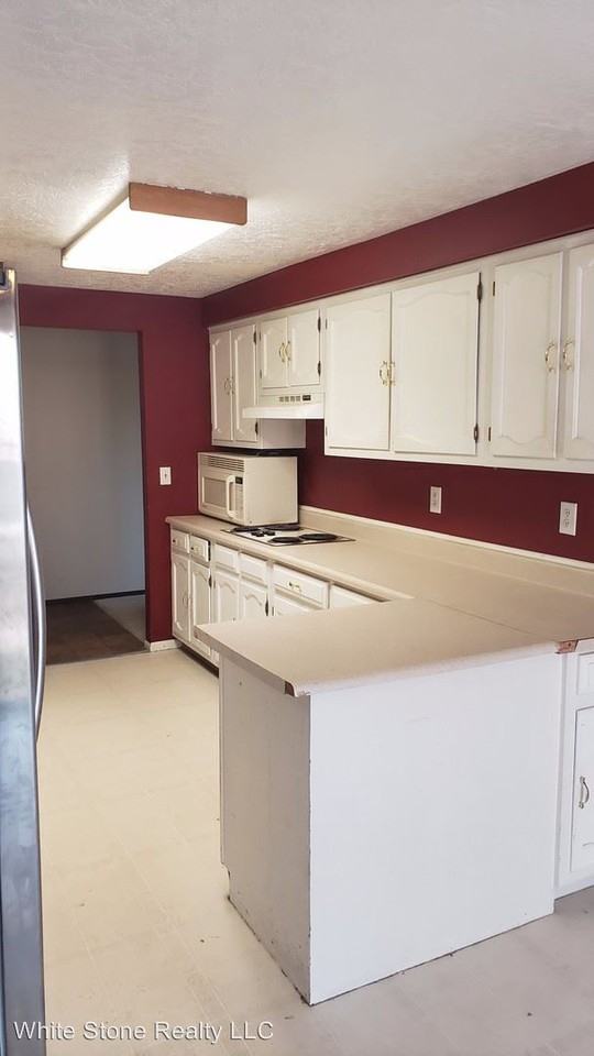 1031 Jade Drive - Photo 3 of 12