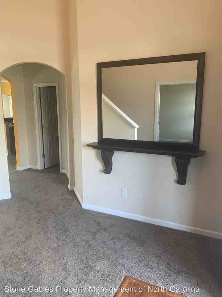 645 Highgrove Dr - Photo 3 of 28