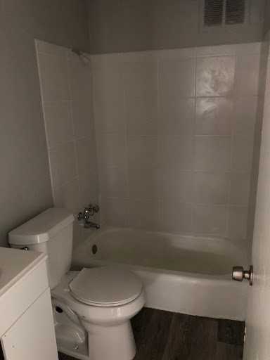 1433 Court Ave - Photo 2 of 9