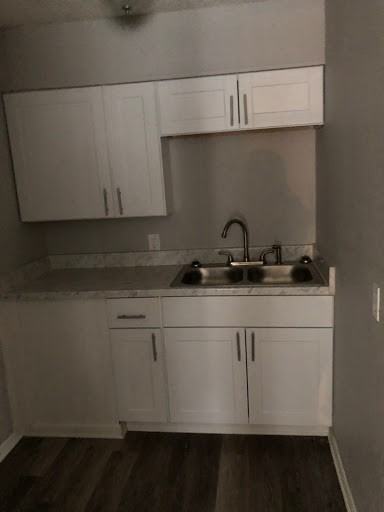 1433 Court Ave - Photo 3 of 9