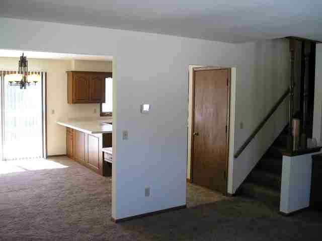 516-518 W Plymouth St - Photo 3 of 6