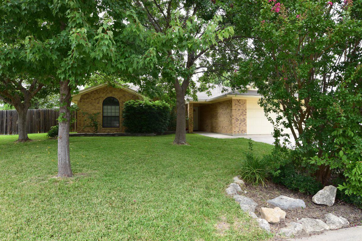 1708 Lynx Cir - Photo 2 of 13