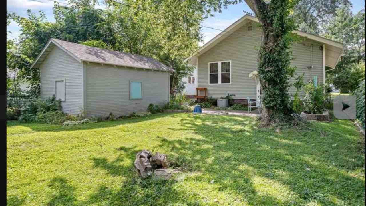 1022 N Anthony Blvd - Photo 2 of 16