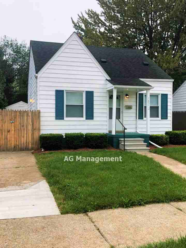 18572 Kenosha St - Photo 2 of 27