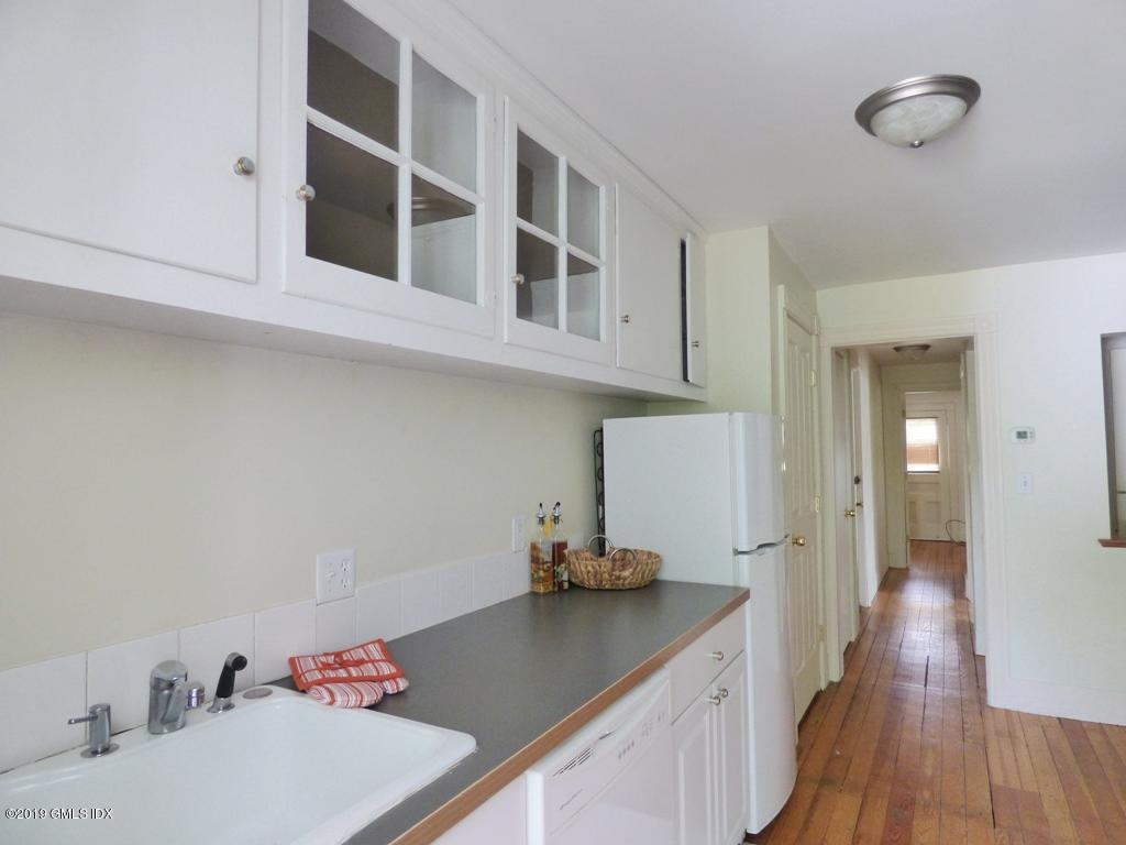428 E Putnam Avenue Unit 2 - Photo 2 of 6