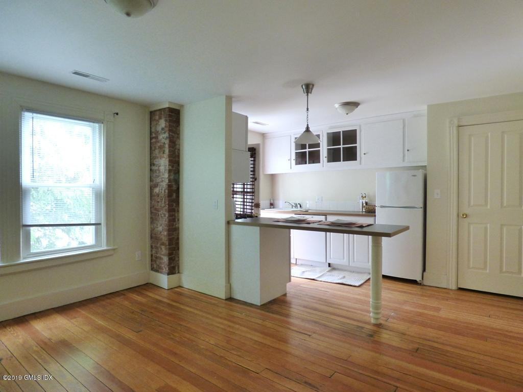 428 E Putnam Avenue Unit 2 - Photo 3 of 6