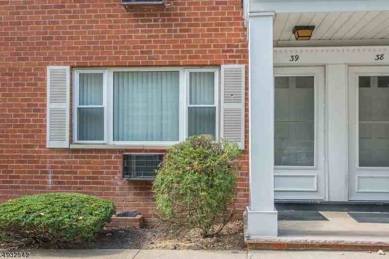 39 Lincoln Gdns - Photo 3 of 19