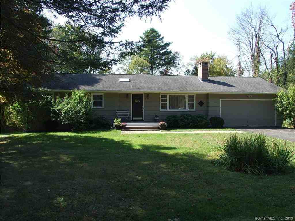 7 Fieldstone Drive - Photo 2 of 14