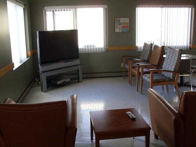 Riverview Towers - An Elderly and Disabled Community - Photo 3 of 5