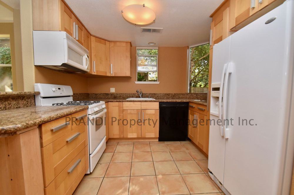 1112 Mission Avenue - Photo 2 of 12