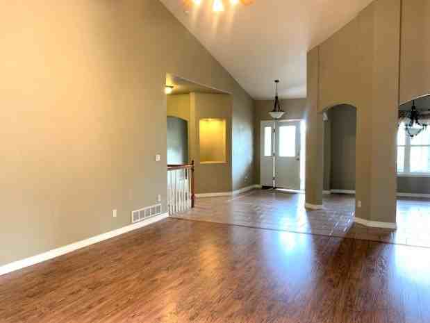 20470 Lockridge Drive - Photo 3 of 34