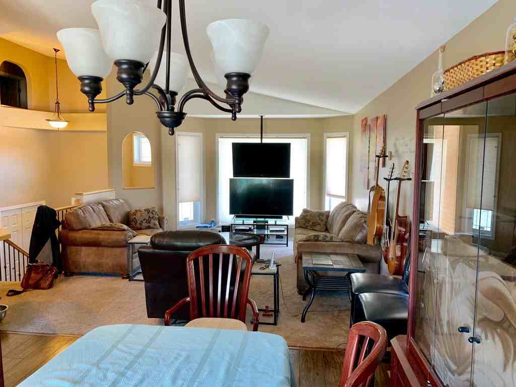 280 Riverpark Blvd W - Photo 3 of 19