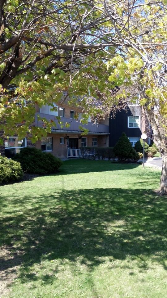 17 Eccleston Drive, Toronto, ON M4A 1K3 1 Bedroom Apartment for 1,550