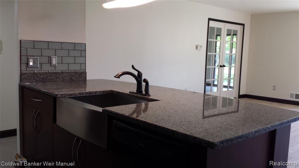 21052 Boulder Circle - Photo 3 of 11