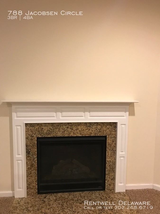 788 Jacobsen Circle - Photo 3 of 5