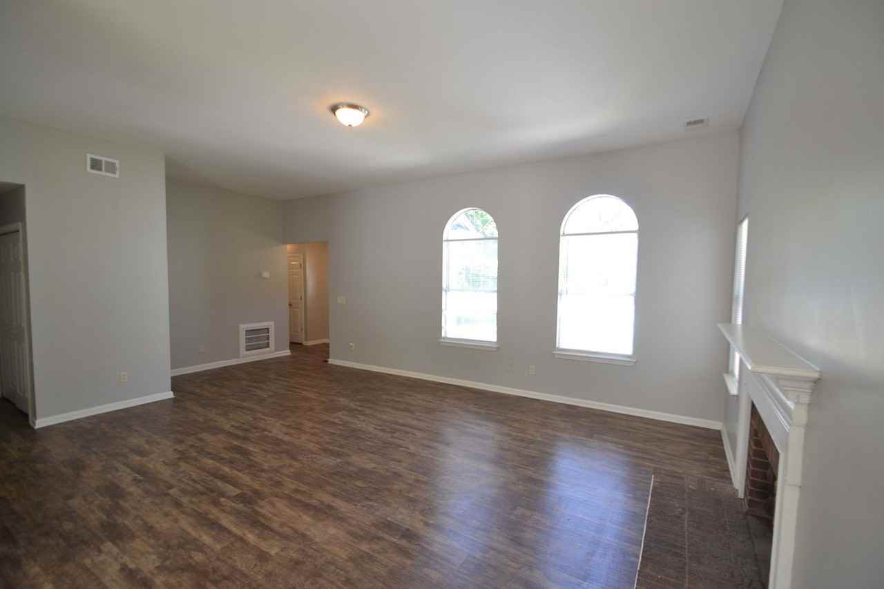 3100 Periwinkle Ct - Photo 3 of 14