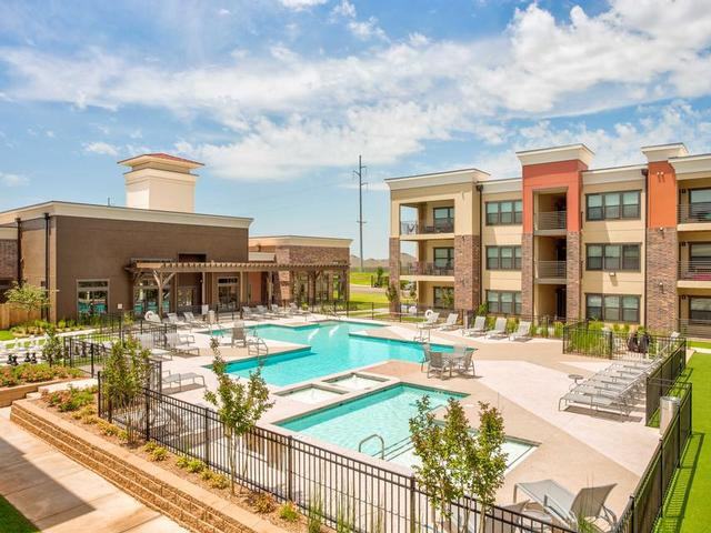 15400 Crown At Lone Oak Rd - Photo 3 of 31