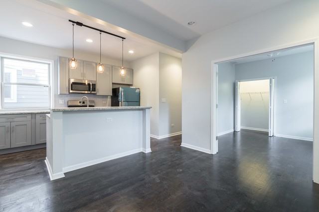 5134 Oakley #2F - Photo 2 of 10