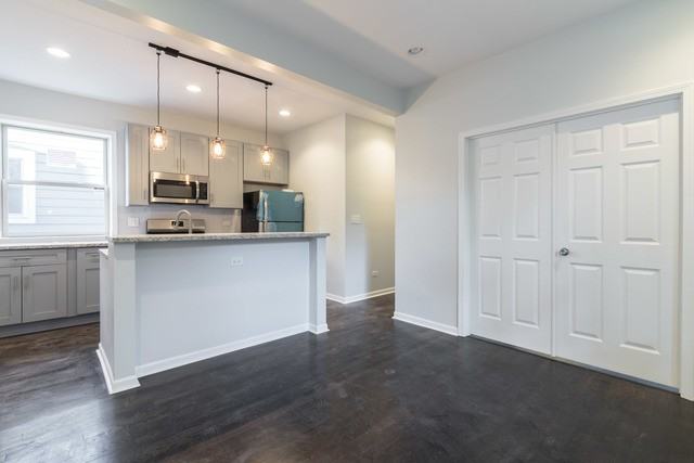 5134 Oakley #2F - Photo 3 of 10