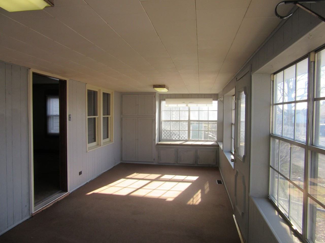 415 S Barton St - Photo 3 of 8