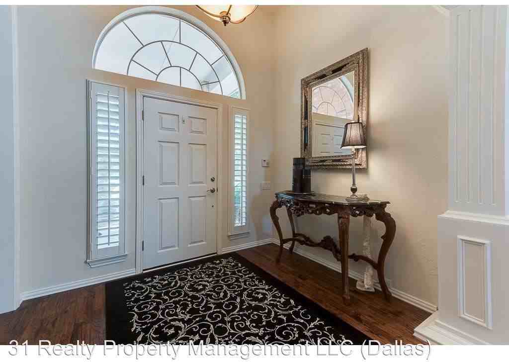 4580 Courtyard Trl - Photo 2 of 9