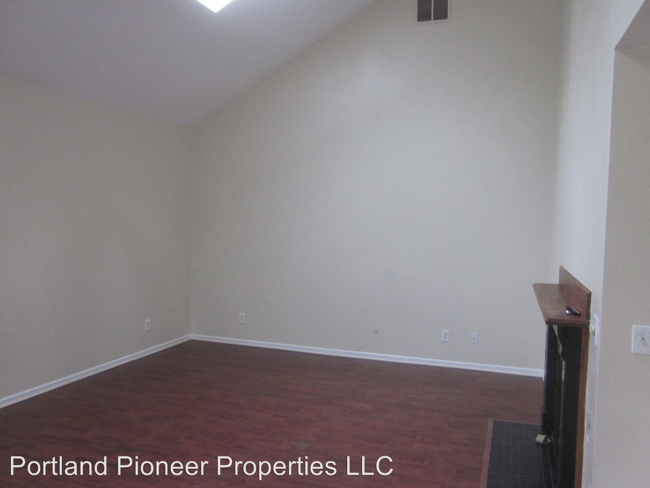 2112 Ne Fairview Ave - Photo 3 of 20