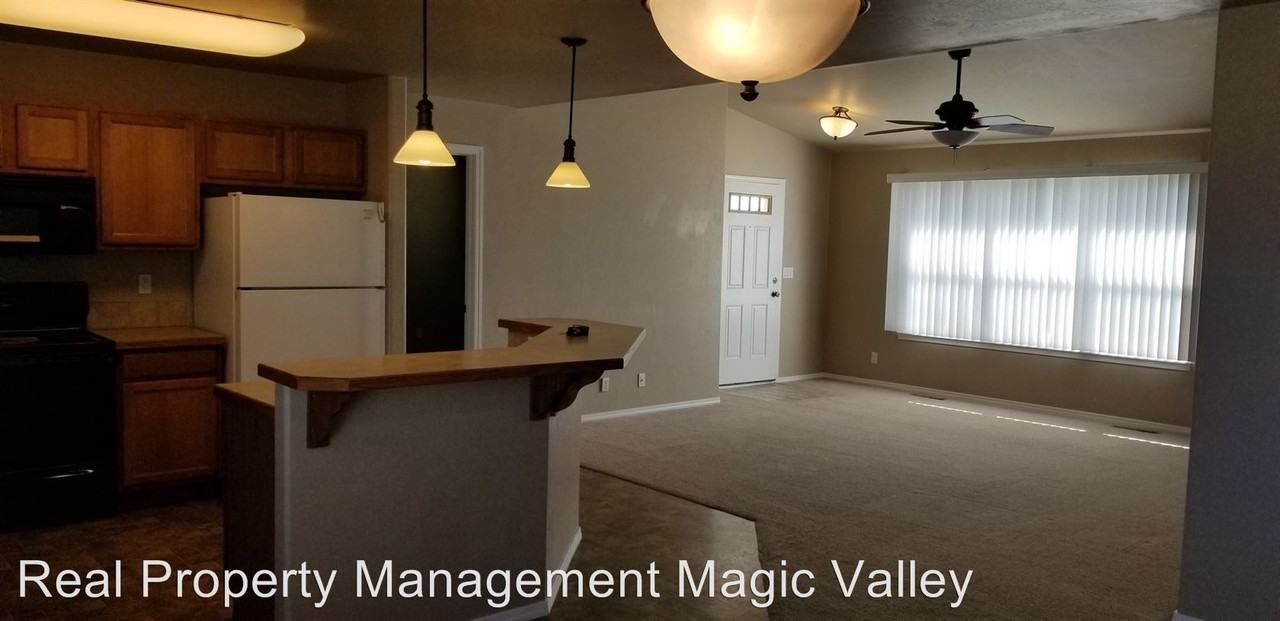 409 La Casa Loop - Photo 3 of 12