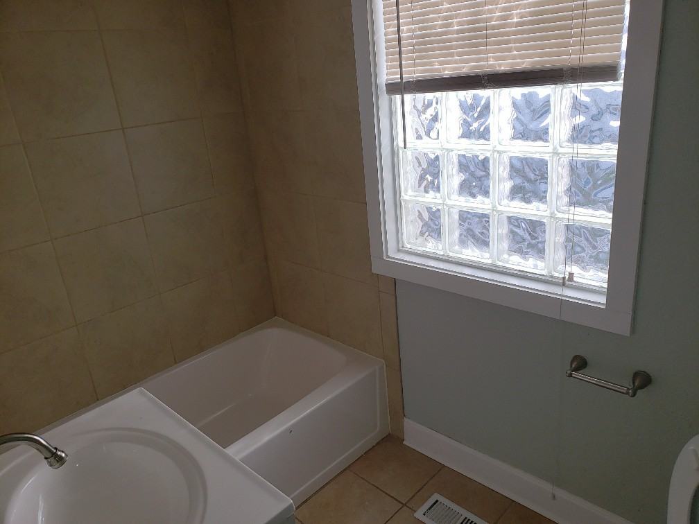 314 N Crysler Ave - Photo 3 of 22