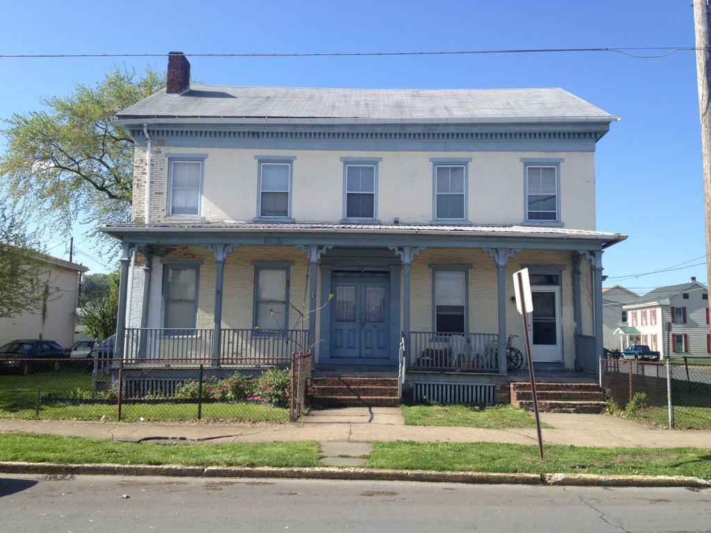 201-203 Walnut St - Photo 2 of 4