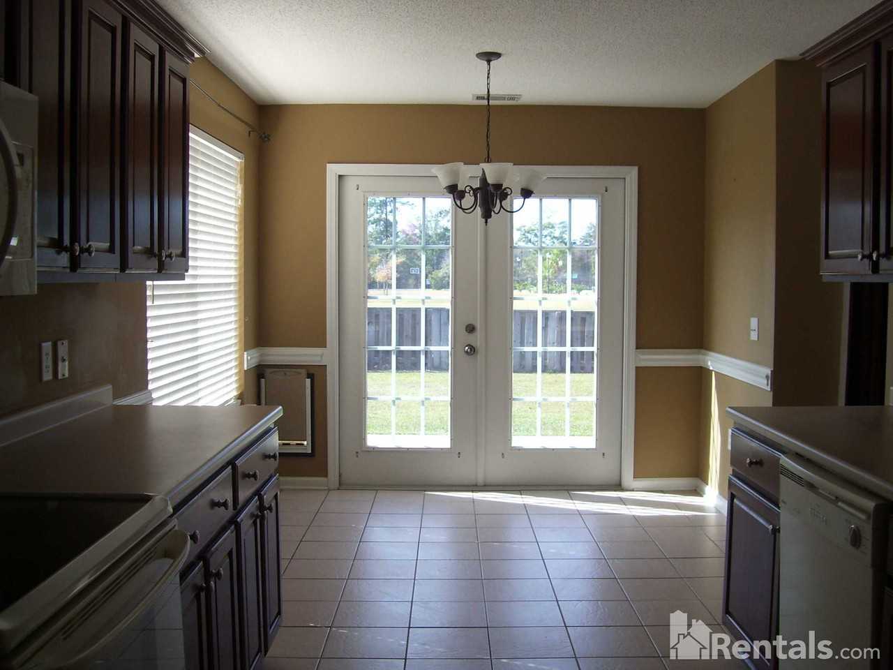 308 Stonebridge Circle - Photo 3 of 8