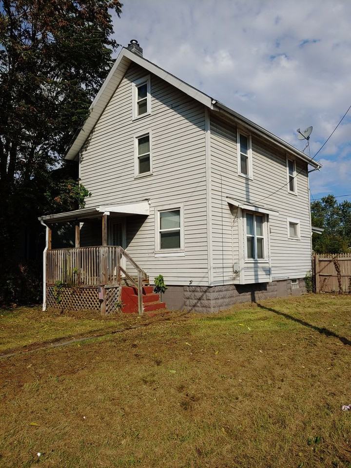 1384 Belcher Ave - Photo 2 of 11