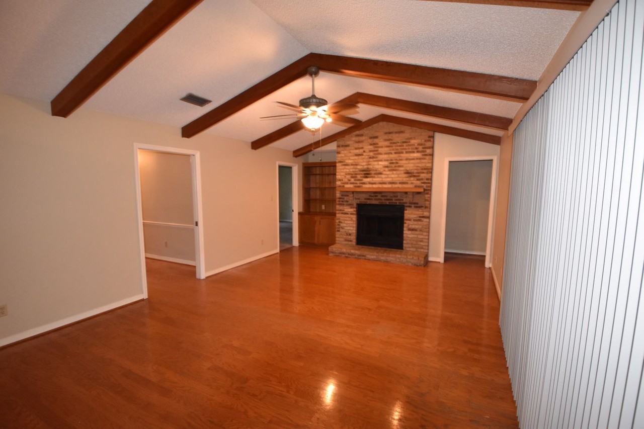 140 Sweet Bay Cir - Photo 3 of 14