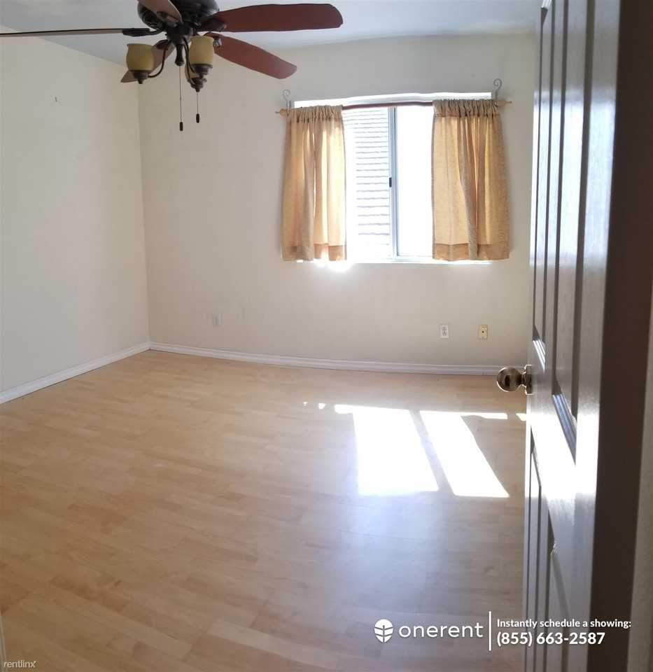 11894 Meriden Ln - Photo 2 of 15