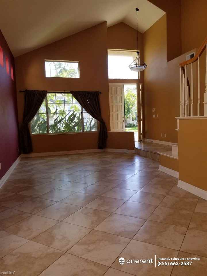 11894 Meriden Ln - Photo 3 of 15