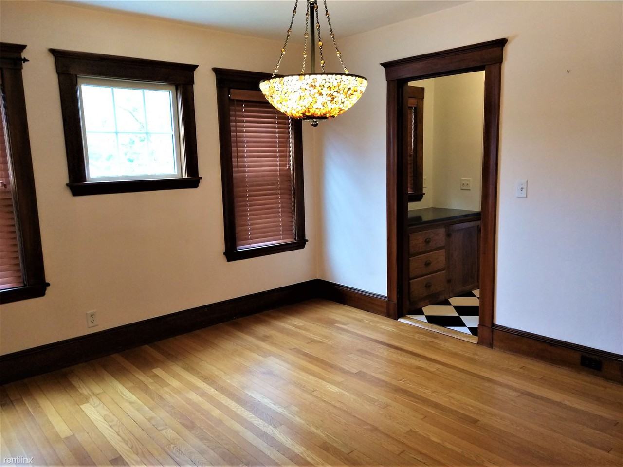 307 Waverley Ave - Photo 3 of 10