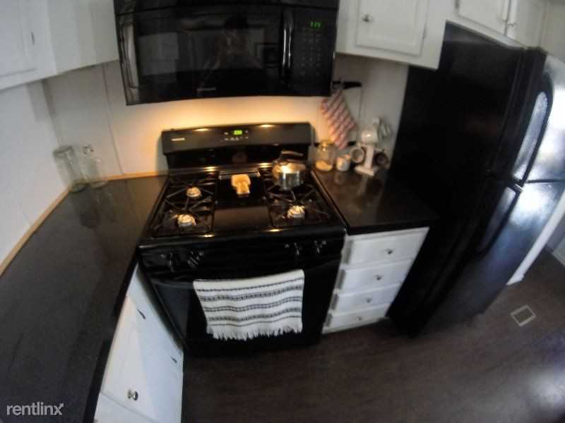 204 Duchess Ln - Photo 3 of 13