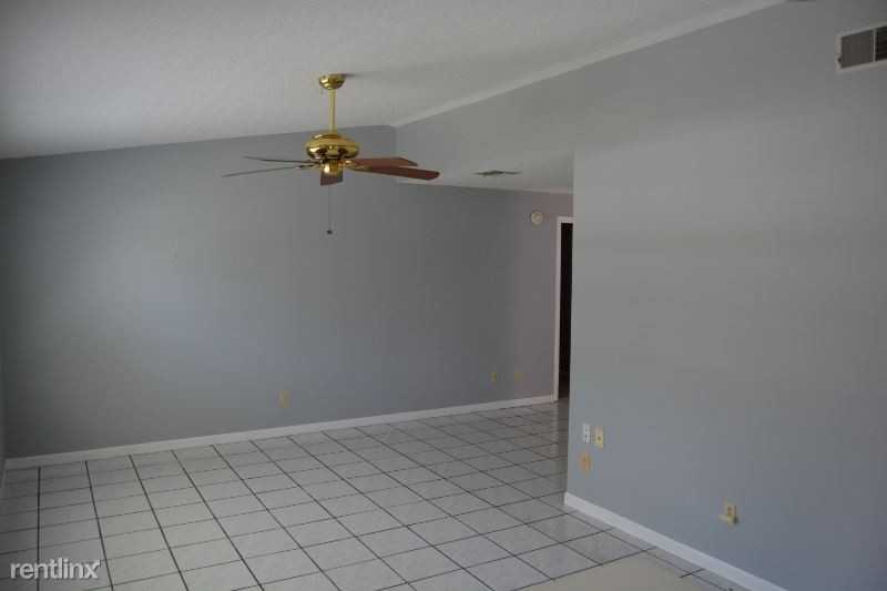 1405 Trout St - Photo 3 of 34