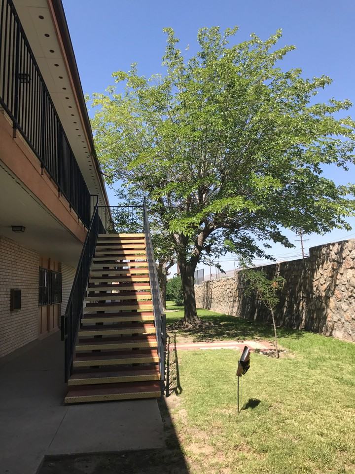 6400 Edgemere 8a - Photo 2 of 14