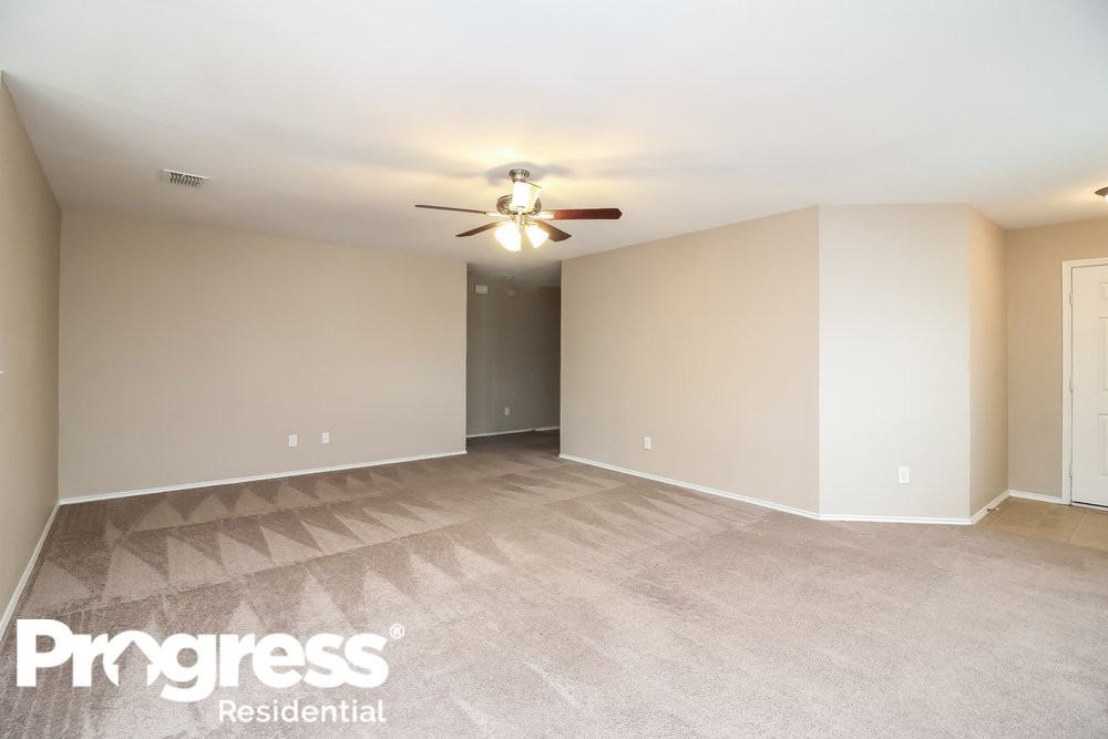 4512 Mountain Oak St - Photo 2 of 16