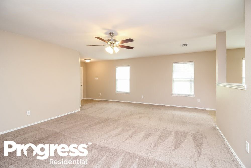 4512 Mountain Oak St - Photo 3 of 16