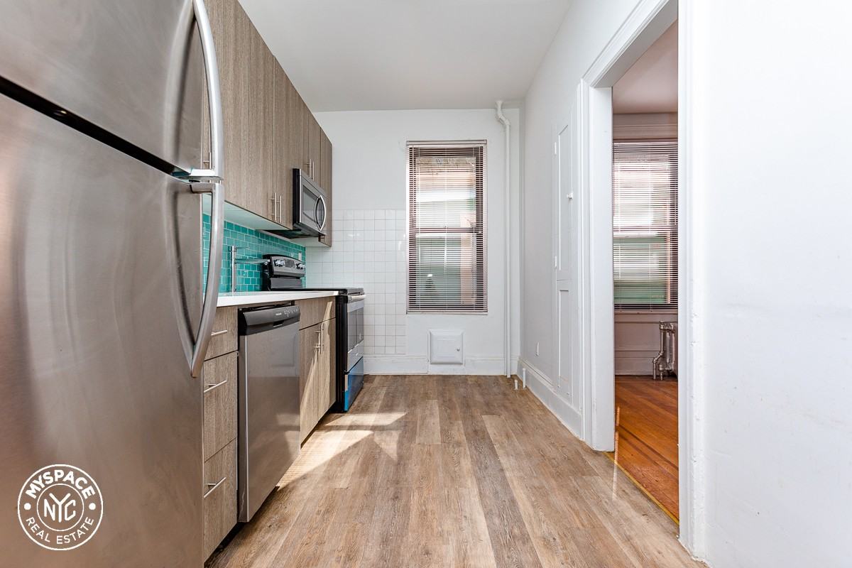 4121 41-21 Denman St #4 - Photo 2 of 15