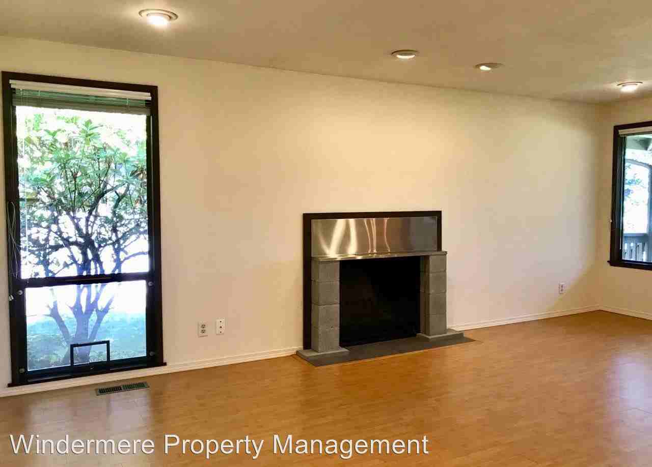1090 Blue Heron Avenue Ne - Photo 2 of 15