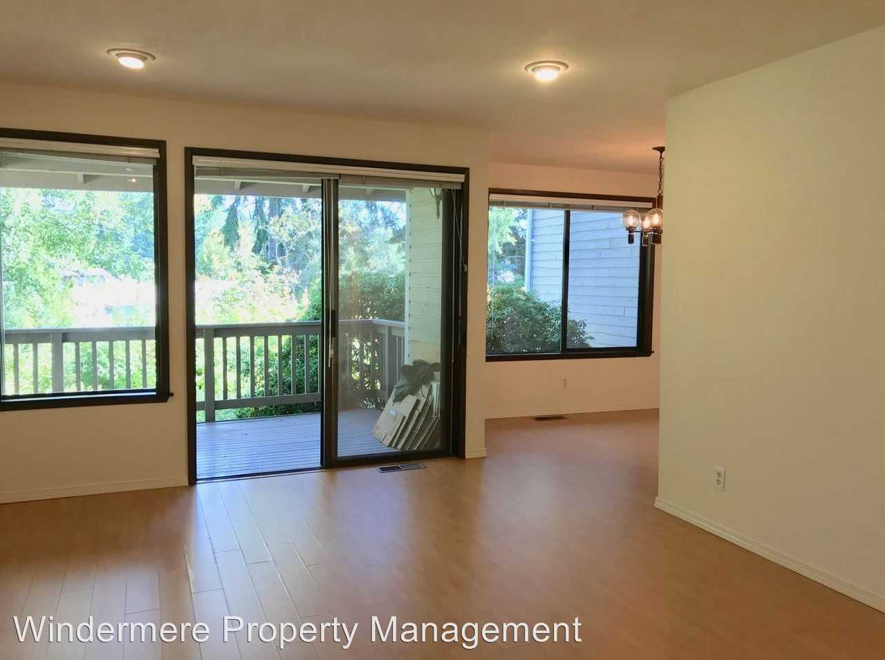 1090 Blue Heron Avenue Ne - Photo 3 of 15