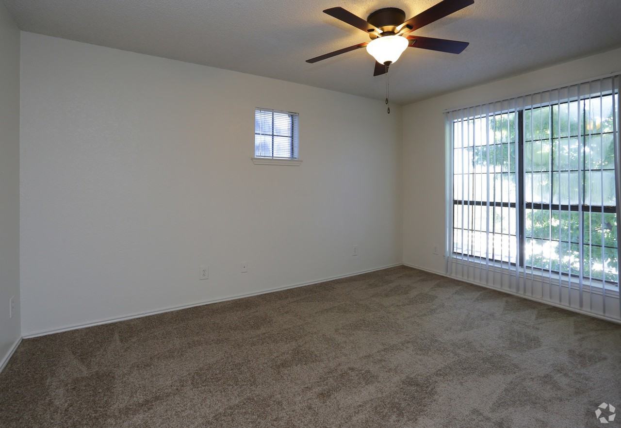 EAST POINT - Photo 2 of 7