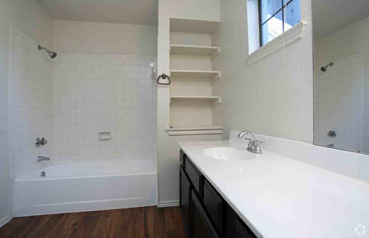 EAST POINT - Photo 5 of 7