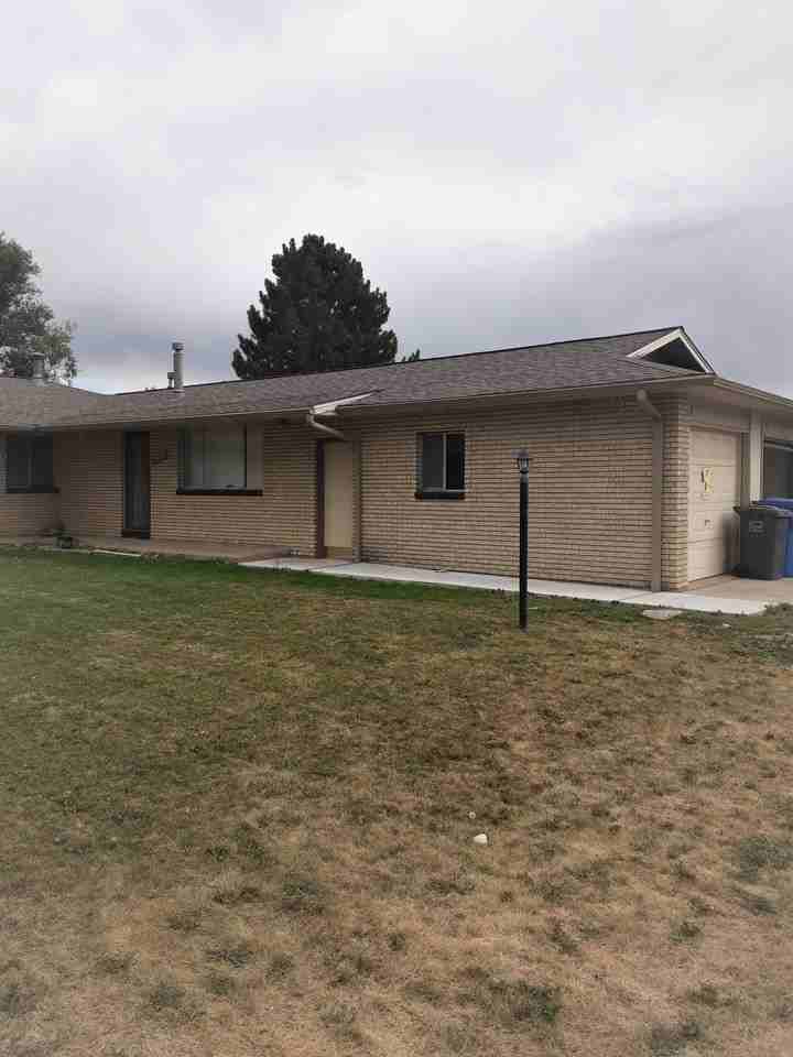 1636 Cheyenne Ave - Photo 2 of 7