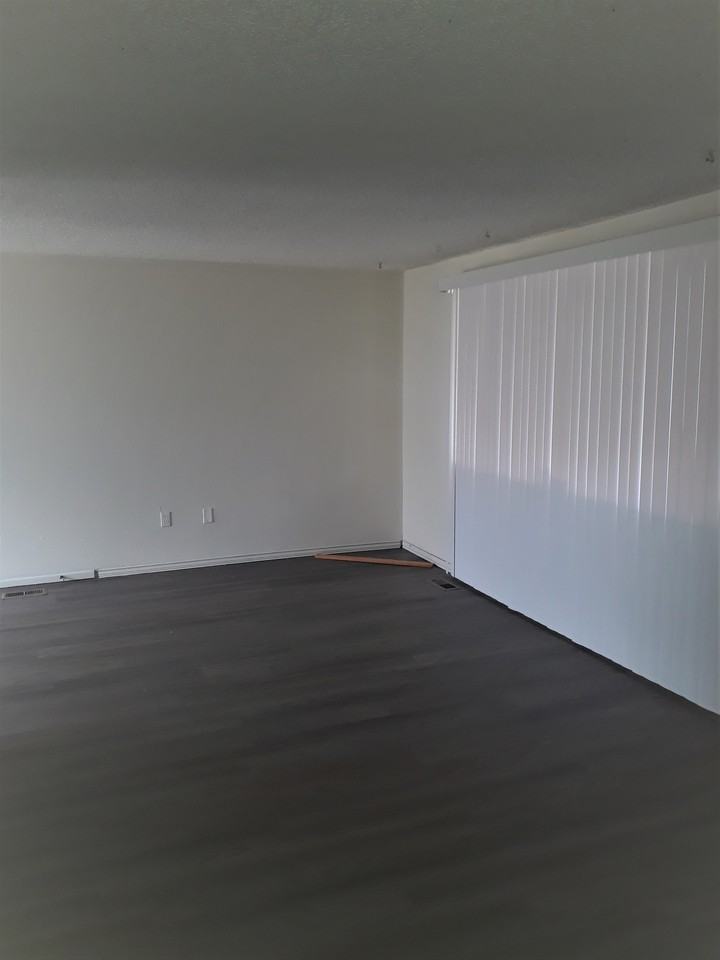 1636 Cheyenne Ave - Photo 3 of 7